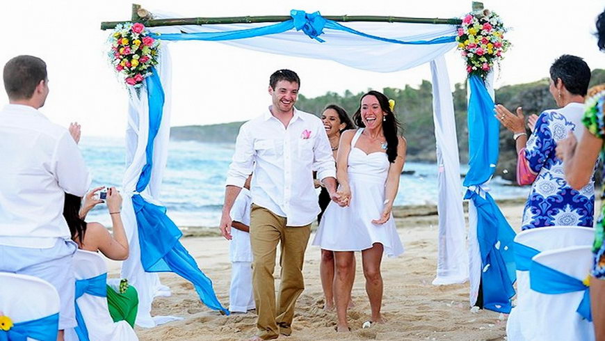Медовый месяц на пляже Баваро в Доминиканской республике.